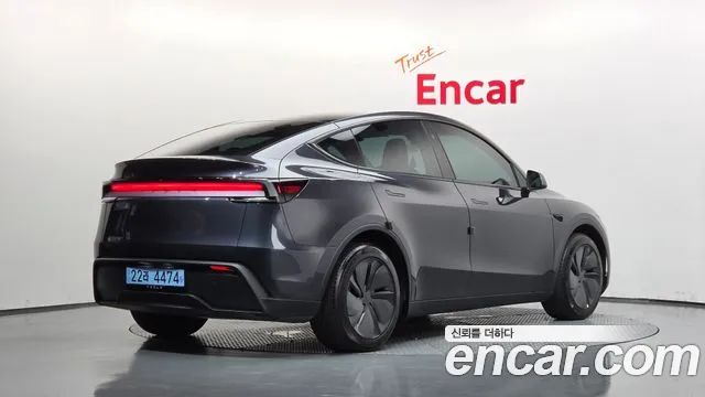 Tesla Model Y — Фото автомобиля 2