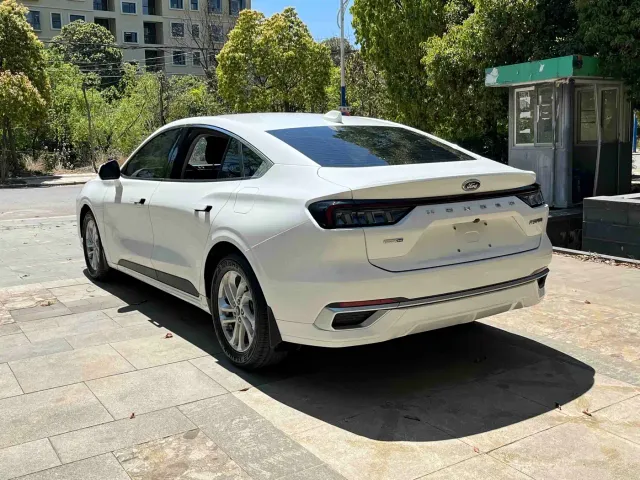 Ford Mondeo — Фото автомобиля 9