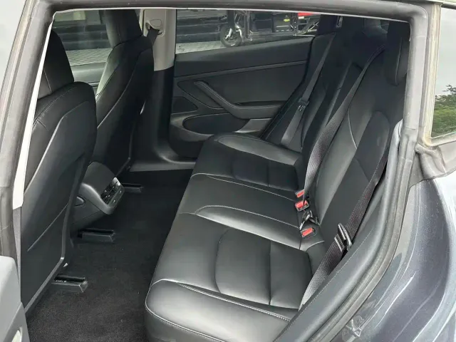 Tesla Model 3 — Фото автомобиля 9