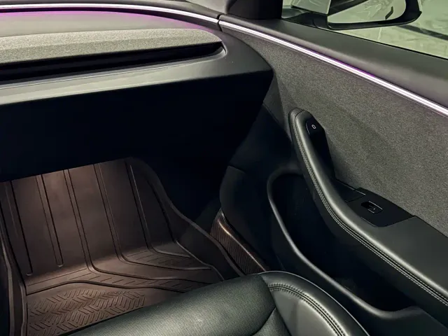 Tesla Model 3 — Фото автомобиля 11