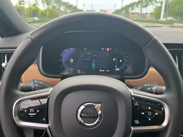 Volvo S90 — Фото автомобиля 5