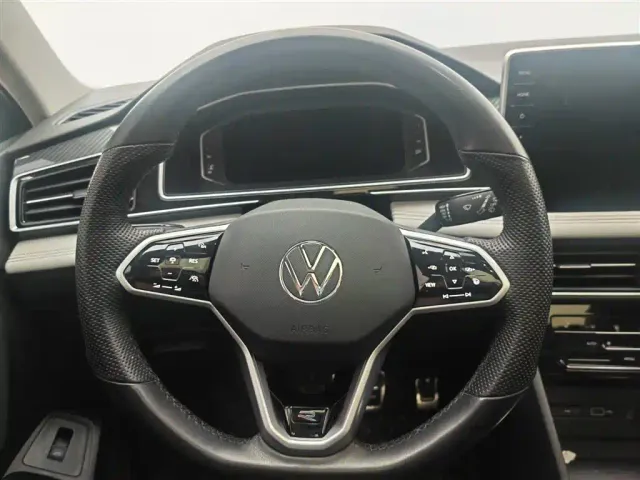 Volkswagen Tiguan L — Фото автомобиля 9