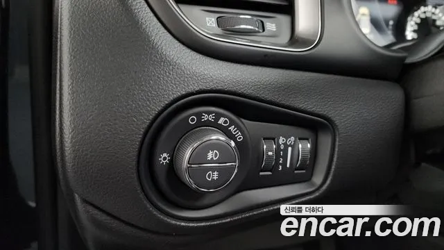 Jeep Renegade — Фото автомобиля 26