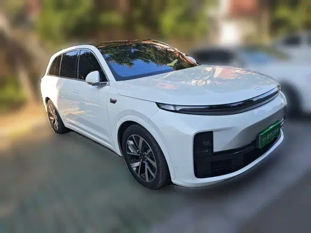 Li Auto L7 — Фото автомобиля 23