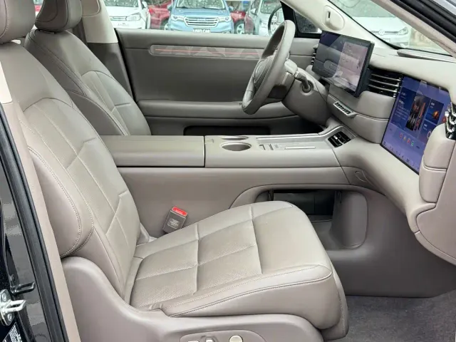 IM Motors LS6 — Фото автомобиля 12