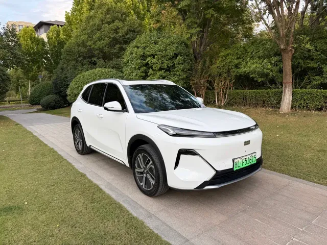 Geely Galaxy Starship 7 EM-i — Фото автомобиля 8