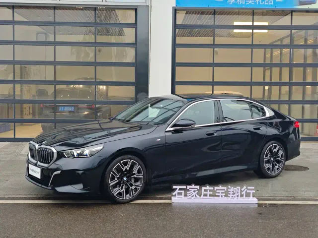 Фотография автомобиля — BMW 5 Series