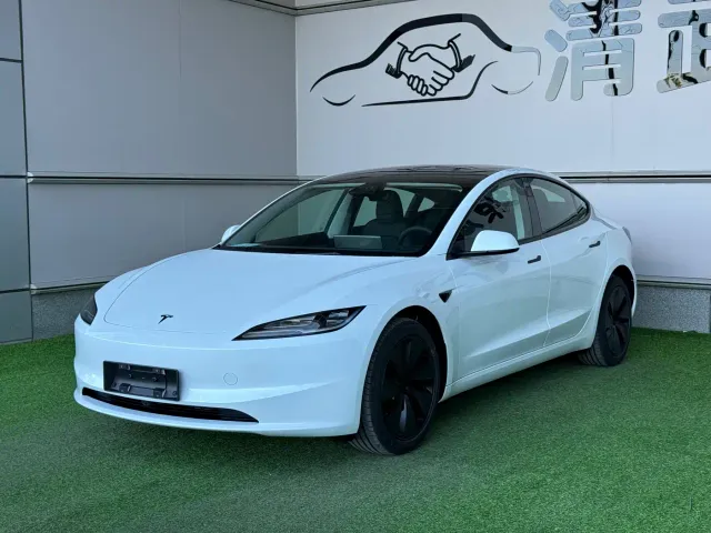 Фотография автомобиля — Tesla Model 3