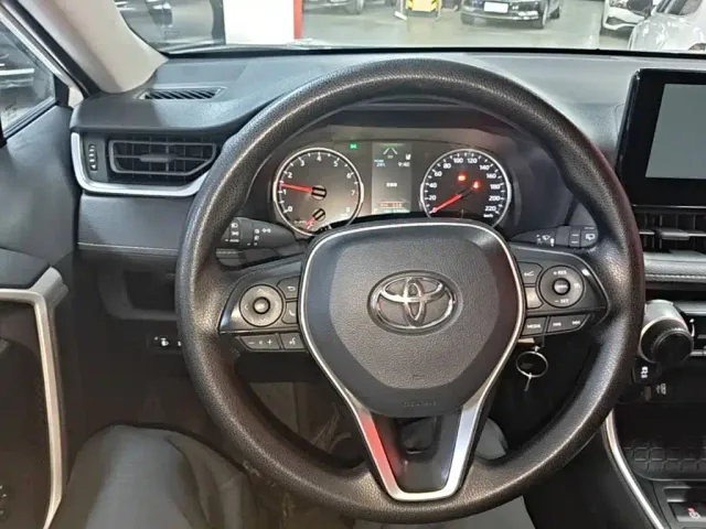 Toyota RAV4 — Фото автомобиля 10