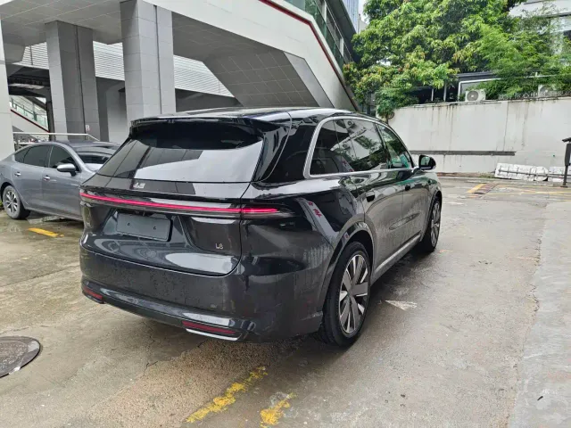 Li Auto L8 — Фото автомобиля 7