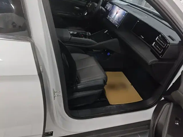 BYD Qin L — Фото автомобиля 24