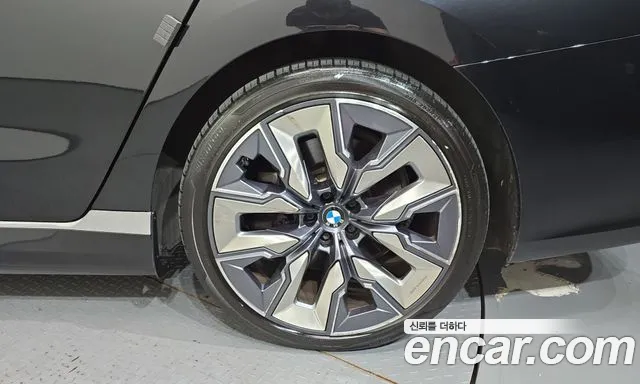 BMW i7 G70 — Фото автомобиля 6