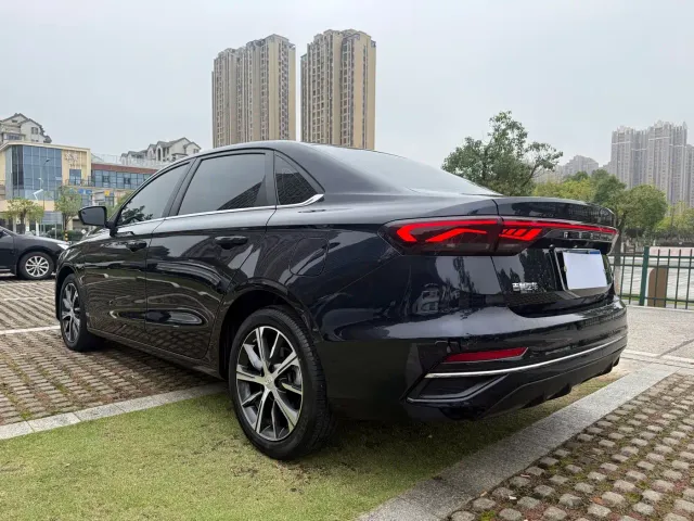 Geely Emgrand — Фото автомобиля 8