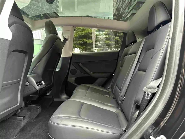 Tesla Model Y — Фото автомобиля 18