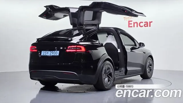 Tesla Model X — Фото автомобиля 2