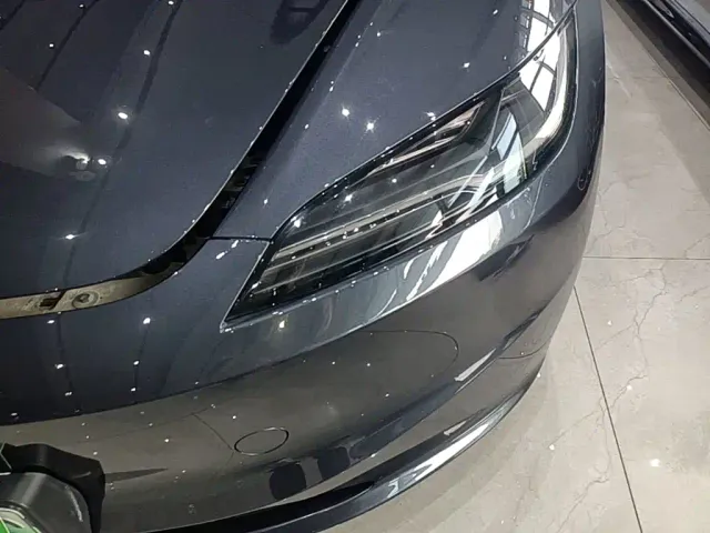 Tesla Model 3 — Фото автомобиля 23
