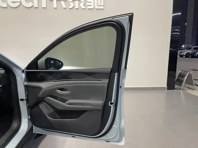 BYD Qin L — Фото автомобиля 25