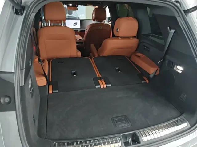 Li Auto L8 — Фото автомобиля 18