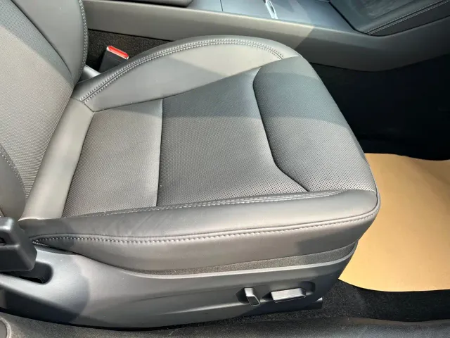 Tesla Model 3 — Фото автомобиля 25