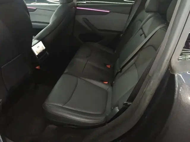 Tesla Model Y — Фото автомобиля 16