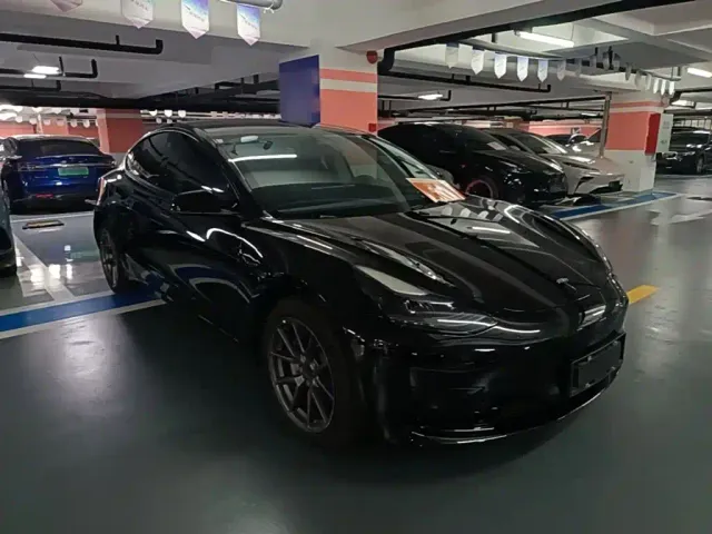 Tesla Model 3 — Фото автомобиля 3