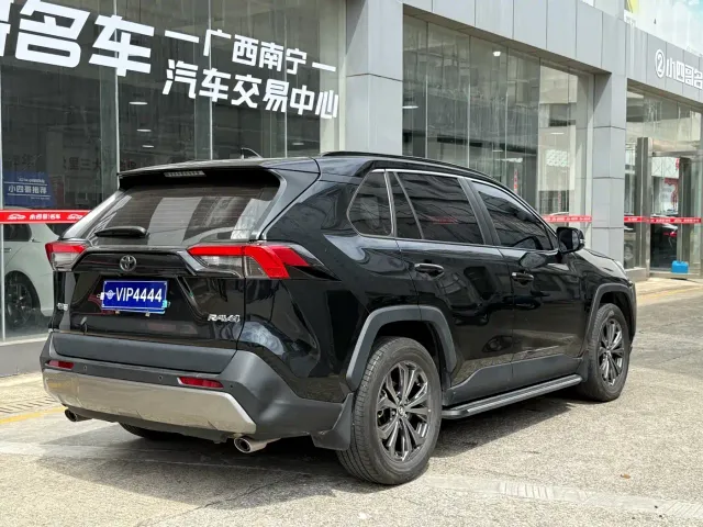 Toyota RAV4 — Фото автомобиля 6