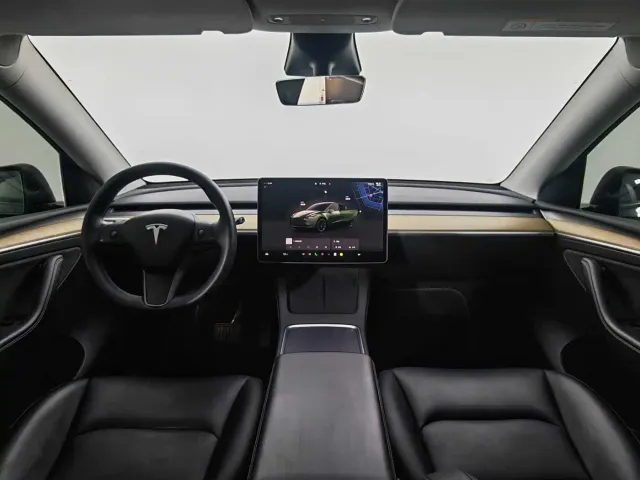 Tesla Model Y — Фото автомобиля 10