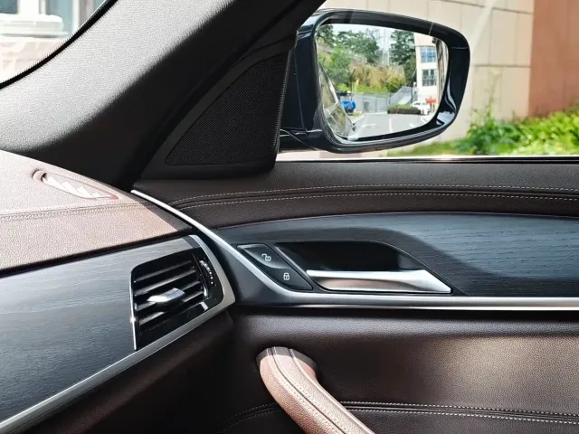 BMW 5 Series — Фото автомобиля 26