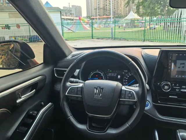 Toyota Crown Kluger — Фото автомобиля 14