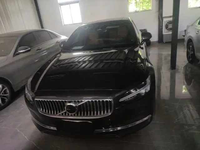 Volvo S90 — Фото автомобиля 2