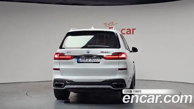 BMW X7 M50i 6 мест — Фото автомобиля 4