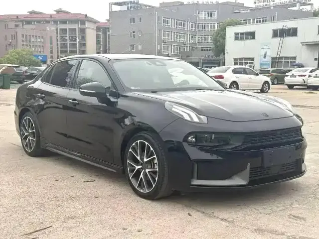 Lynk & Co 03 — Фото автомобиля 3
