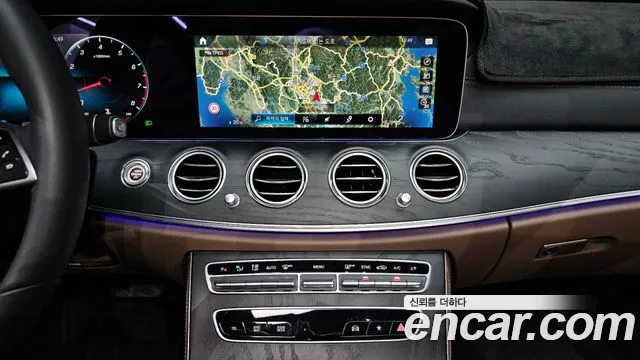 Mercedes-Benz E-Class — Фото автомобиля 18