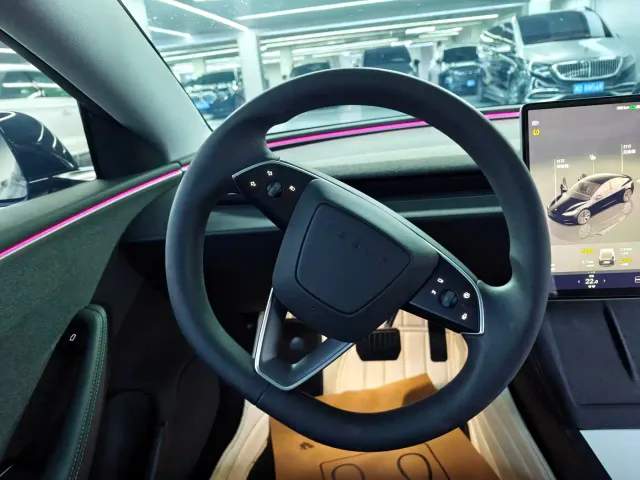 Tesla Model 3 — Фото автомобиля 8