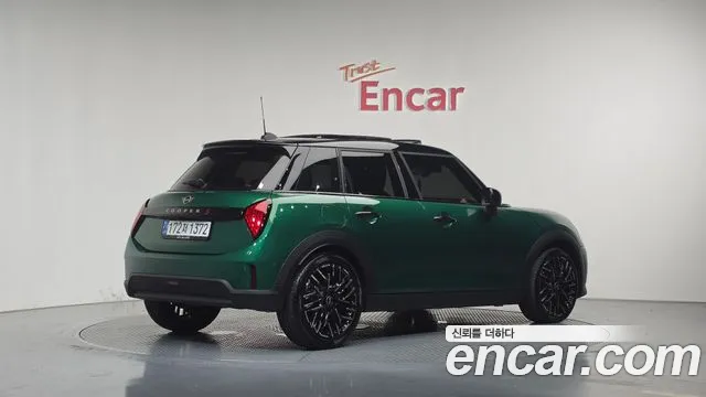 MINI Cooper 4th Gen — Фото автомобиля 2