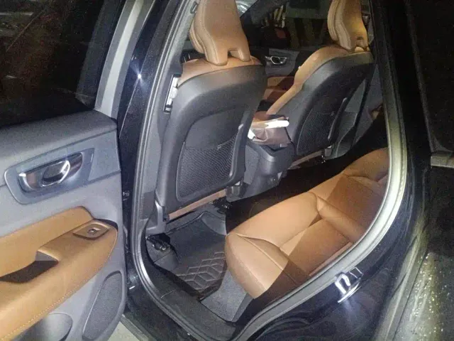 Volvo XC60 — Фото автомобиля 10