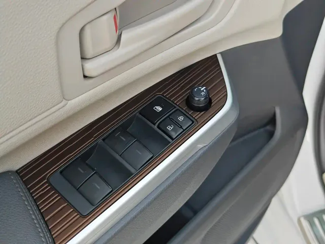 Toyota Granvia — Фото автомобиля 29