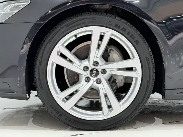 Audi A7L — Фото автомобиля 11