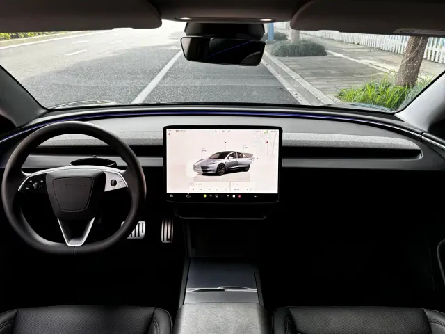 Tesla Model 3 — Фото автомобиля 4
