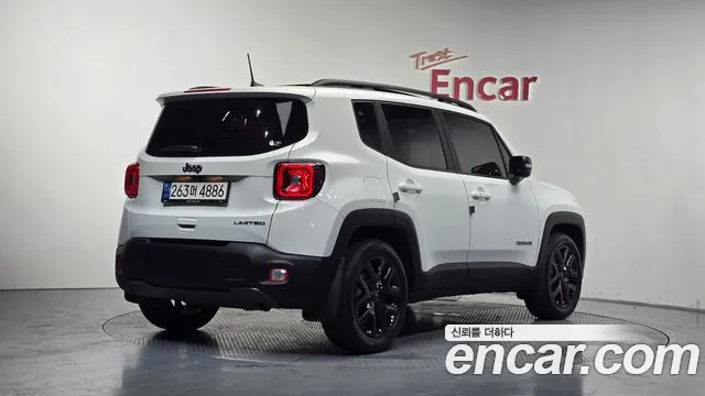 Jeep Renegade — Фото автомобиля 2