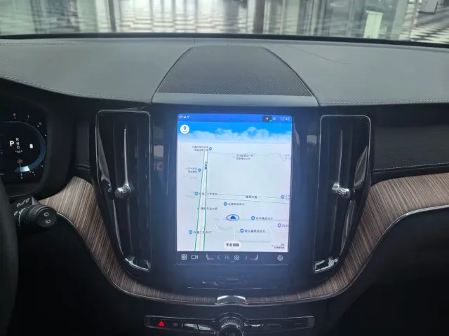 Volvo XC60 — Фото автомобиля 13