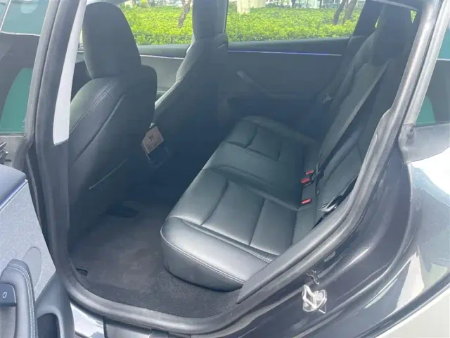 Tesla Model 3 — Фото автомобиля 5