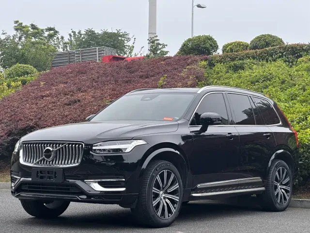 Volvo XC90 — Фото автомобиля 2