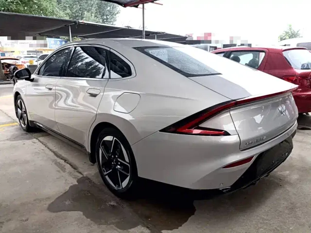 Wuling Starlight — Фото автомобиля 4
