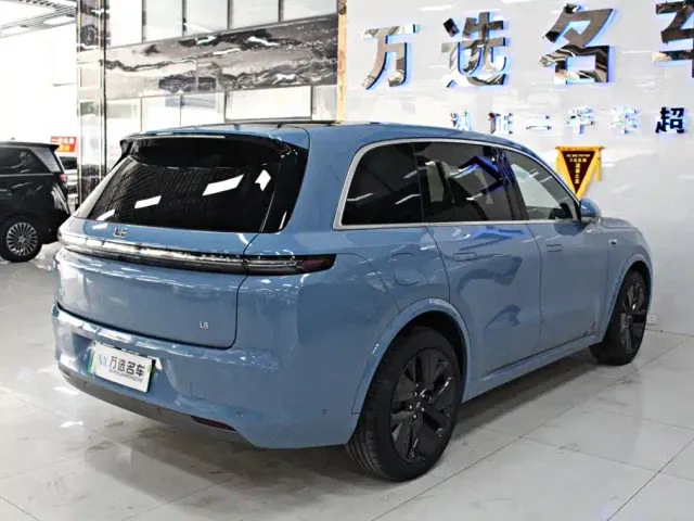 Li Auto L8 — Фото автомобиля 16
