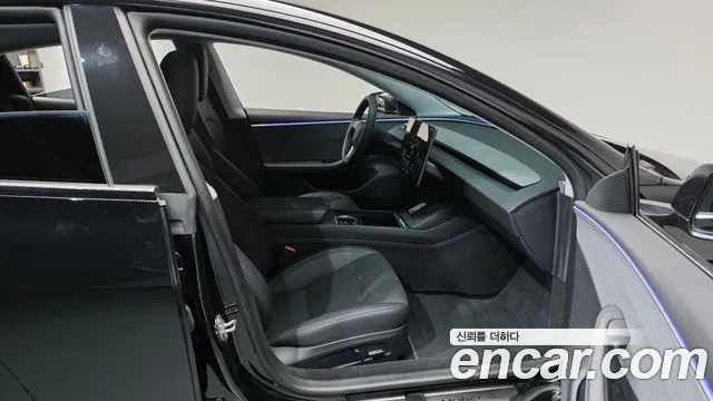 Tesla Model 3 — Фото автомобиля 17