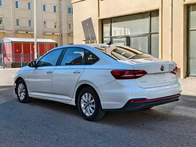 Volkswagen Lavida — Фото автомобиля 9