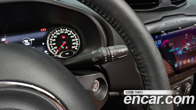 Jeep Renegade — Фото автомобиля 16