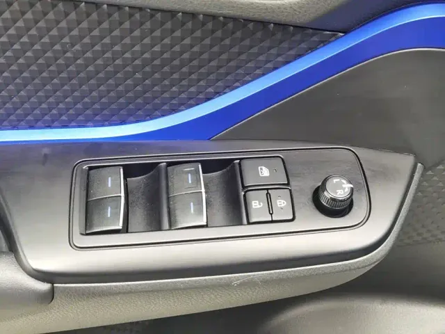 Toyota C-HR — Фото автомобиля 9