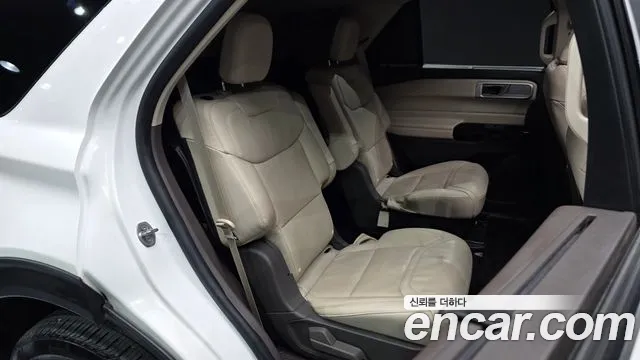 Ford Explorer Explorer 6 поколение 3.0 Platinum 4WD — Фото автомобиля 11
